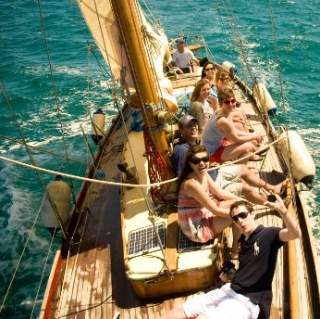 disfruta del mejor paseo en barco